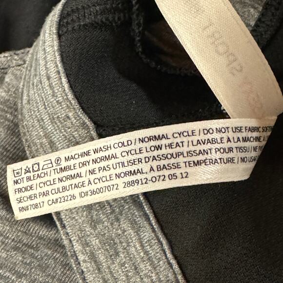 Victoria’s Secret VSX Sexy Sport Large Sports Bra Zip-Front Criss-Cross Keyhole - Picture 9 of 9